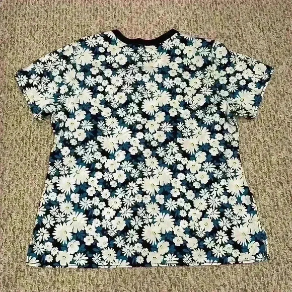 Wonder Flex Black, Teal and White Flowered Short Sleeve Scrub Shirt Size Large - Picture 3 of 10